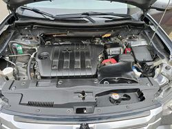 Grau Gebraucht 2015 Mitsubishi Outlander SUV | 13.900 €