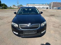 Schwarz Gebraucht 2014 Skoda Octavia Ambition Kombi | 3.990 € (Fairer Preis)