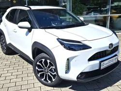 Schneeweiß Neu 2025 Toyota Yaris Cross Team SUV | 28.490 €