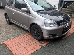 Silber Gebraucht 2002 Toyota Yaris Kleinwagen | 2.190 € (Fairer Preis)