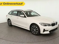 Weiß Gebraucht 2020 BMW 318 Sport Line Limousine | 26.560 € (Fairer Preis)