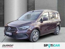 Rot Gebraucht 2023 Mercedes T180 Van / Kleinbus | 26.550 € (Fairer Preis)