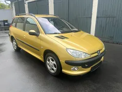 Gelb Gebraucht 2004 Peugeot 206 Kombi | 2.490 € (Teuer)