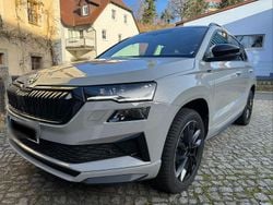 Grau Gebraucht 2024 Skoda Karoq SportLine SUV | 31.700 € (Fairer Preis)