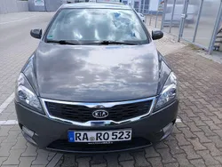 Grau Gebraucht 2011 Kia Ceed Edition 7 Limousine | 5.985 € (Fairer Preis)