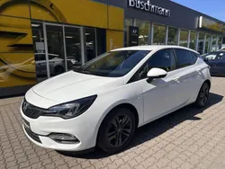 Hell weiß metallic Gebraucht 2021 Opel Astra Edition Limousine | 15.450 € (Etwas zu teuer)