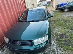 Grün Gebraucht 2000 VW Passat Basis Limousine | 1.100 € (Superpreis)
