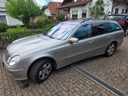 Silber Gebraucht 2005 Mercedes E280 Avantgarde Kombi | 1.900 €