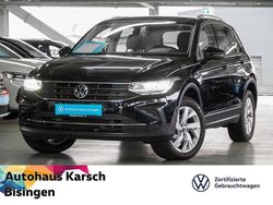 Deep black perleffekt (metallic) Gebraucht 2021 VW Tiguan Life SUV | 26.490 € (Superpreis)