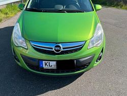 Grün Gebraucht 2011 Opel Corsa Kleinwagen | 2.600 € (Fairer Preis)