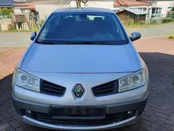 Silber Gebraucht 2006 Renault Mégane II Limousine | 2.000 €