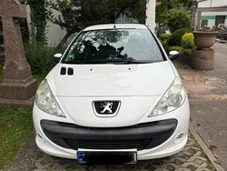 Weiß Gebraucht 2010 Peugeot 206+ Kleinwagen | 2.000 €