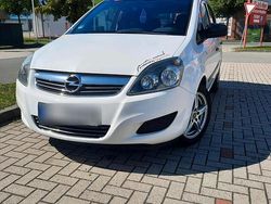 Weiß Gebraucht 2012 Opel Zafira Van / Kleinbus | 2.500 €