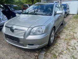 Silber Gebraucht 2003 Toyota Avensis Sol Kombi | 1.650 € (Fairer Preis)