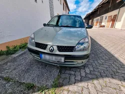 Grün Gebraucht 2001 Renault Clio Coupé | 530 €