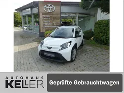 Weiß Gebraucht 2022 Toyota Aygo Kleinwagen | 12.480 € (Guter Preis)