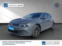 Grau Gebraucht 2022 VW Golf VIII Life Limousine | 22.560 € (Etwas zu teuer)