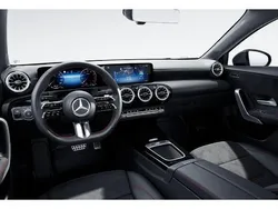 Grau / mountaingrau Gebraucht 2024 Mercedes A250 Premium Limousine | 39.310 € (Fairer Preis)