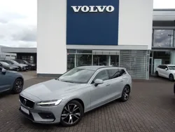 Grau Gebraucht 2024 Volvo V60 Core Kombi | 35.900 € (Guter Preis)