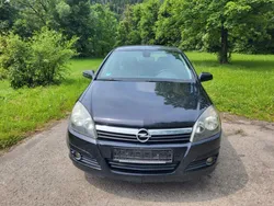 Schwarz Gebraucht 2004 Opel Astra Limousine | 900 € (Fairer Preis)