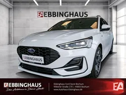 Weiß Gebraucht 2023 Ford Focus ST-Line Limousine | 26.999 € (Teuer)