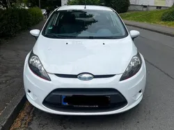 Weiß Gebraucht 2009 Ford Fiesta Kleinwagen | 3.000 €