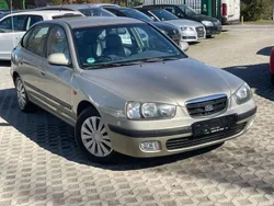Beige Gebraucht 2002 Hyundai Elantra GLS Limousine | 1.990 €
