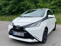 Weiß Gebraucht 2014 Toyota Aygo Kleinwagen | 4.000 € (Fairer Preis)