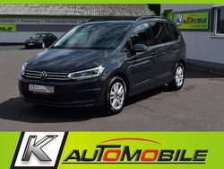 Grau Gebraucht 2023 VW Touran Comfortline Van / Kleinbus | 29.890 € (Fairer Preis)