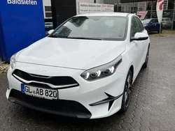Carraraweiss Gebraucht 2024 Kia Ceed Spirit Limousine | 25.250 € (Guter Preis)