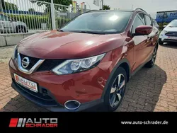 Schwarz Gebraucht 2015 Nissan Qashqai Acenta SUV | 10.985 € (Etwas zu teuer)