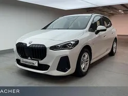 Alpinweiss Gebraucht 2024 BMW 220 Active Tourer Shadowline Van / Kleinbus | 39.949 €