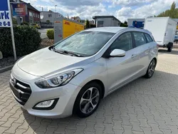 Silber Gebraucht 2017 Hyundai i30 Trend Kombi | 7.599 € (Superpreis)