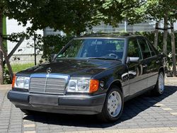 Schwarz Gebraucht 1995 Mercedes E220 Limousine | 5.650 €