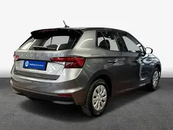 Grau Gebraucht 2024 Skoda Fabia Ambition Limousine | 17.890 € (Fairer Preis)