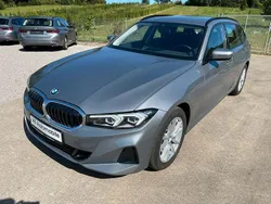 Grau Gebraucht 2023 BMW 320 Sport Line Kombi | 31.500 € (Superpreis)