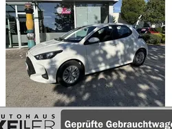 Weiß Neu 2025 Toyota Yaris Hybrid Comfort Limousine | 23.960 € (Guter Preis)