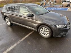 Grau Gebraucht 2021 VW Passat Kombi | 19.990 € (Fairer Preis)