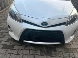 Weiß Gebraucht 2014 Toyota Yaris Hybrid Club Kleinwagen | 12.950 € (Teuer)