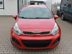 Rot Gebraucht 2014 Kia Rio Limousine | 3.990 € (Fairer Preis)