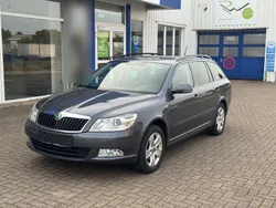 Grau Gebraucht 2011 Skoda Octavia Family Kombi | 3.999 € (Fairer Preis)