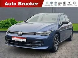 Blau Gebraucht 2024 VW Golf VIII Goal Limousine | 31.880 € (Superpreis)