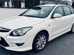 Weiß Gebraucht 2011 Hyundai i30 Kombi | 1.485 € (Guter Preis)
