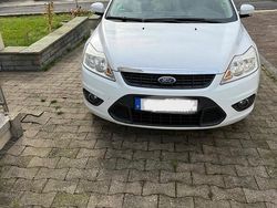 Weiß Gebraucht 2009 Ford Focus Limousine | 2.100 €