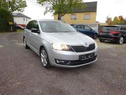 Silber Gebraucht 2015 Skoda Rapid Style Limousine | 6.900 € (Fairer Preis)
