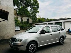 Grau Gebraucht 2007 Skoda Fabia Kombi | 1.850 € (Etwas zu teuer)