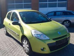 Grün Gebraucht 2010 Renault Clio III Expression Kleinwagen | 2.250 € (Fairer Preis)