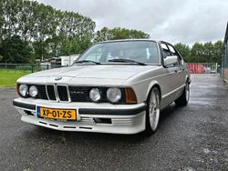 Weiß Gebraucht 1984 BMW 745 Limousine | 17.500 €