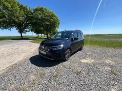 Blau Gebraucht 2023 Renault Kangoo Komfort Van / Kleinbus | 24.000 € (Guter Preis)