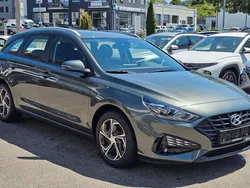 Grau Gebraucht 2024 Hyundai i30 Comfort Kombi | 18.500 € (Guter Preis)